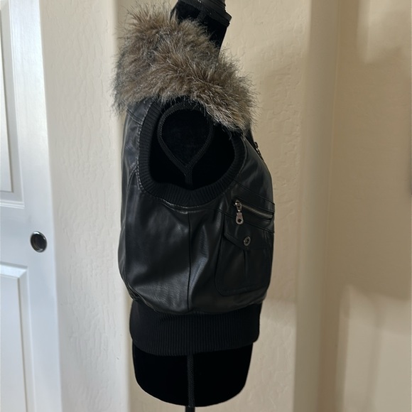 NWOT Neu Look Black Vegan Leather Bomber Vest With Faux Fur Collar Size L - Picture 8 of 13